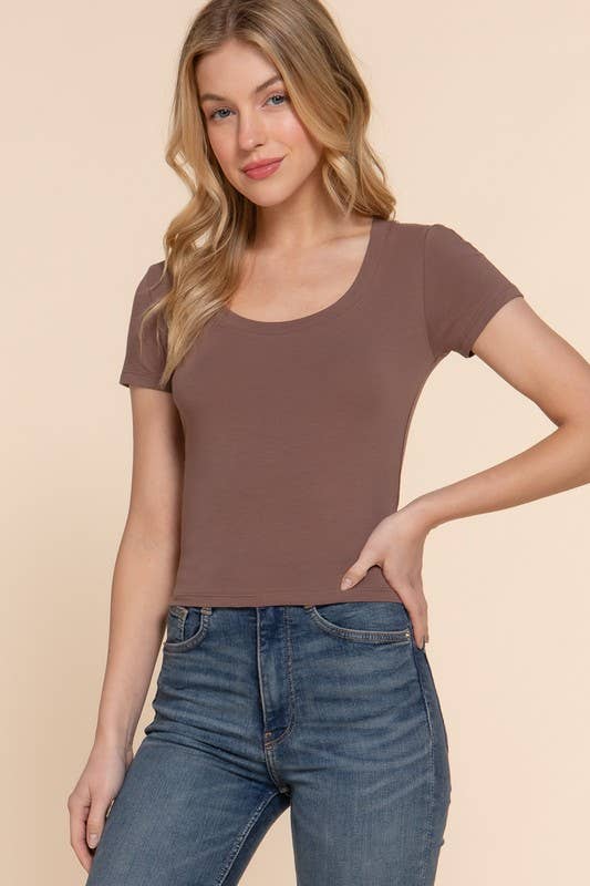 Short Sleeve Scoop Neck Knit Tee