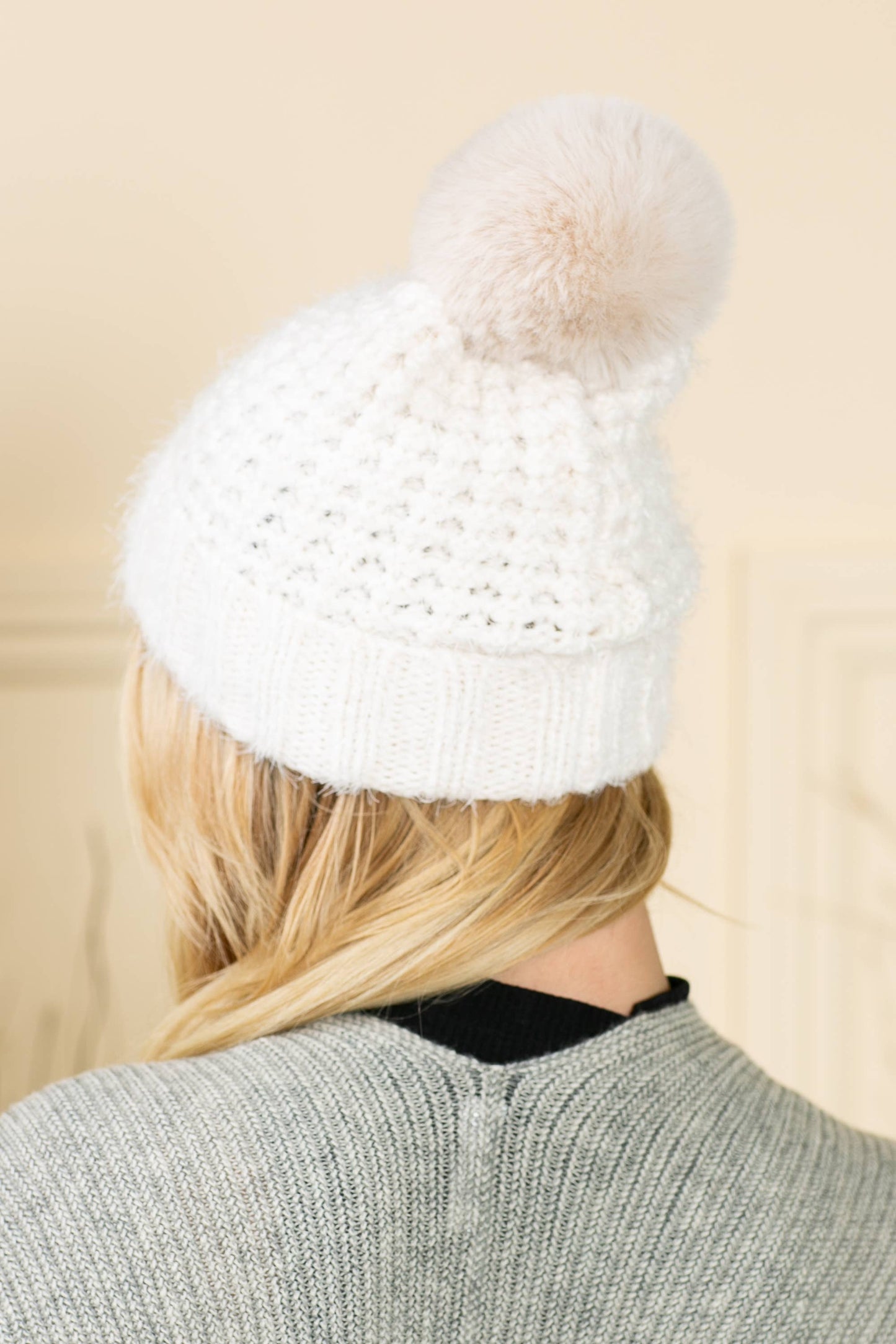 Warm Feelings | Eyelash Finish Beanie with Soft Fluffy Pom