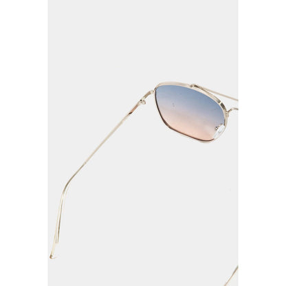 Metallic Frame Aviator Sunglasses